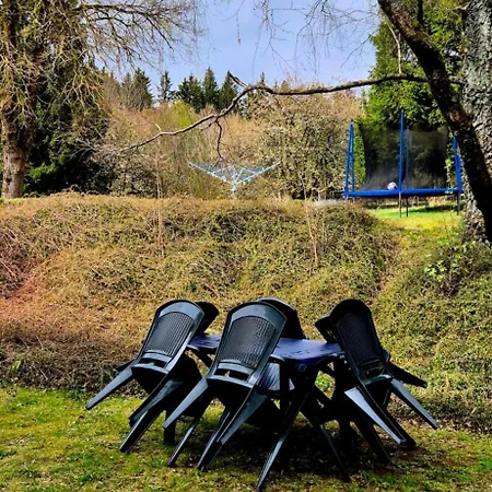Altes Schulhaus Walberngruen * Grafengehaig